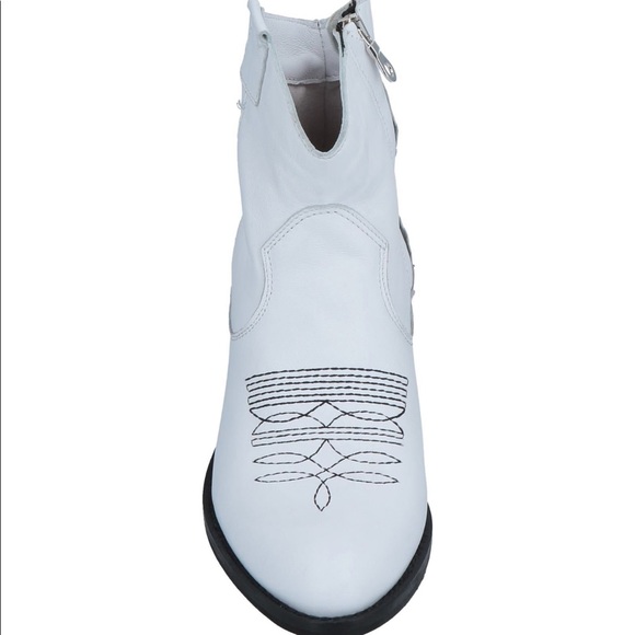 Ankle Boot - Picture 4 of 4